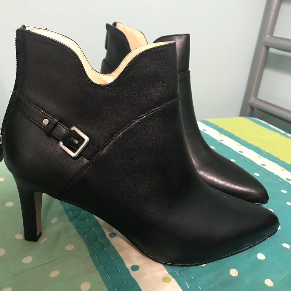 Adrienne Vittadini booties New in box
